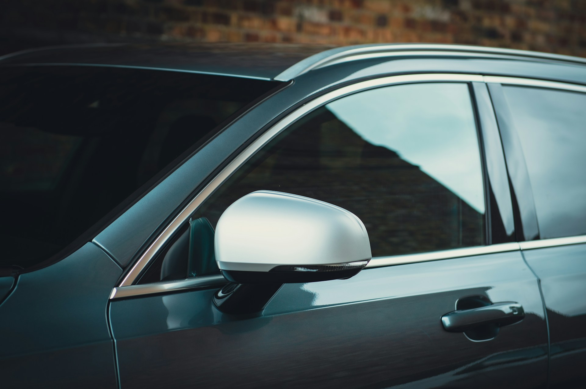 Guide to Professional Window Tinting for Family Vehicles